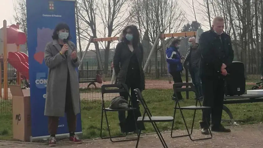 Gli assessori Marta Nalin, a sinistra, e Chiara Gallani sabato mattina al parco Usignolo