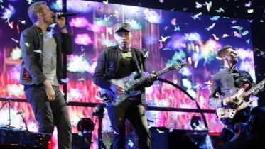 Un momento dello splendido concerto dei Coldplay, ieri sera a San Giuliano. Grande spettacolo, magìe stilistiche e tanti inediti