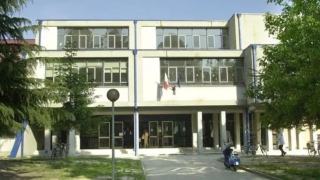PD 13/05/01 G.M. CADONEGHE SCUOLA ELEMENTARE G. GALILEI VIA RIGOTTI N°2 SEGGIO SENZA RAMPE PER DISABILI (REGINATO)