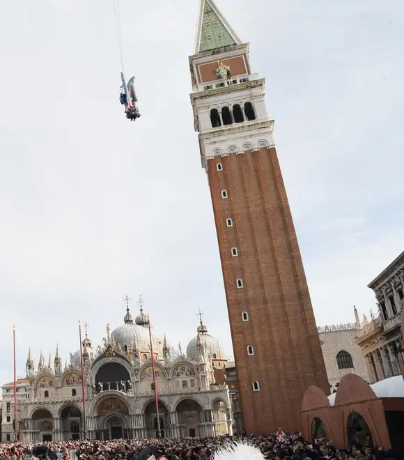 Interpress\M.Tagliapietra Venezia 24.02.2019.- Carnevale. Piazza San Marco. Volo dell'Angelo Erika Chia