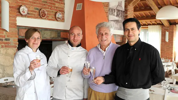 Megliadino S. Vitale, 25 Gen 2013 Giorgio Ortolan. Nella foto: Ortolan ed il suo staff del ristorante ph. Zangirolami