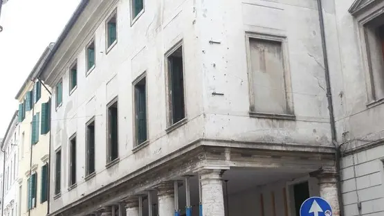MALFITANO - CROLLO CORNICIONE IN VIA DANTE