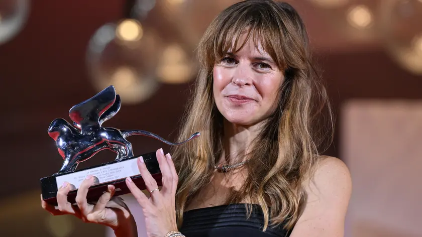 Italian filmmaker Maura Delpero holds the Silver Lion - Grand Jury Prize for his movie Vermiglio during the closing ceremony of the 81st annual Venice International Film Festival, in Venice, Italy, 07 September 2024. The 81st edition of the festival runs from 28 August to 07 September 2024. ANSA/ETTORE FERRARI