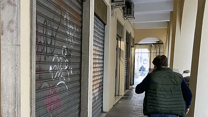 TOME -AGENZIA BIANCHI-PADOVA- NEGOZI CHIUSI VIA BARBARIGO