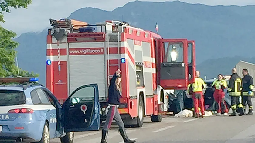 Filippi Cornuda incidente parenti sul posto due morti frontale in strada Feltrina