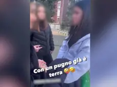 Un fermo immagine del video postato dalle bulle