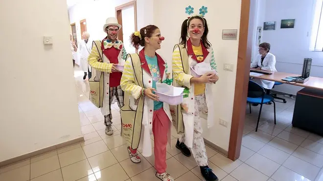 PESCI - CLOWN DONANO IL MIDOLLO