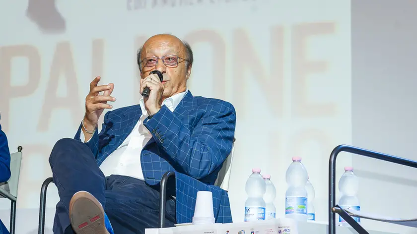 Rovigo, (RO), 22 agosto 2018. Luciano Moggi in piazza Vittorio Emanuele a Rovigo parla di Sport. Nella foto: Luciano Moggi parla al meeting "Rovigosport".