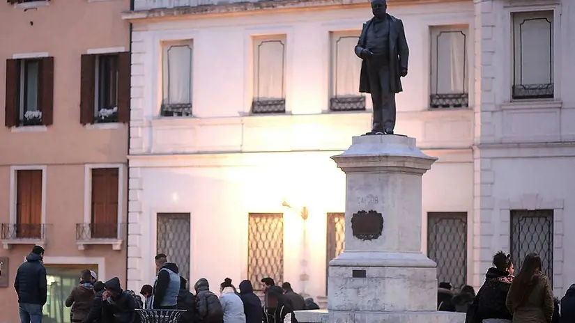 FERRO - AGENZIA BIANCHI - PADOVA - AGGLOMERATO RAGAZZI PIAZZA CAVOUR