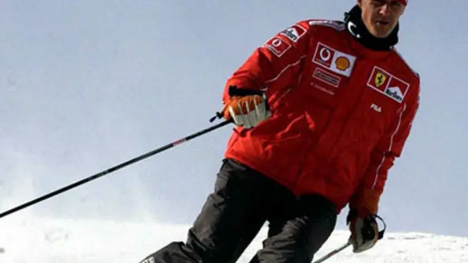©FLAVIO MAZZI / LAPRESSE.15-01-2004 MADONNA DI CAMPIGLIO.SPORT MOTORI.MEETING FERRARI.NELLA FOTO MICHAEL SCHUMACHER SUGLI SCI
