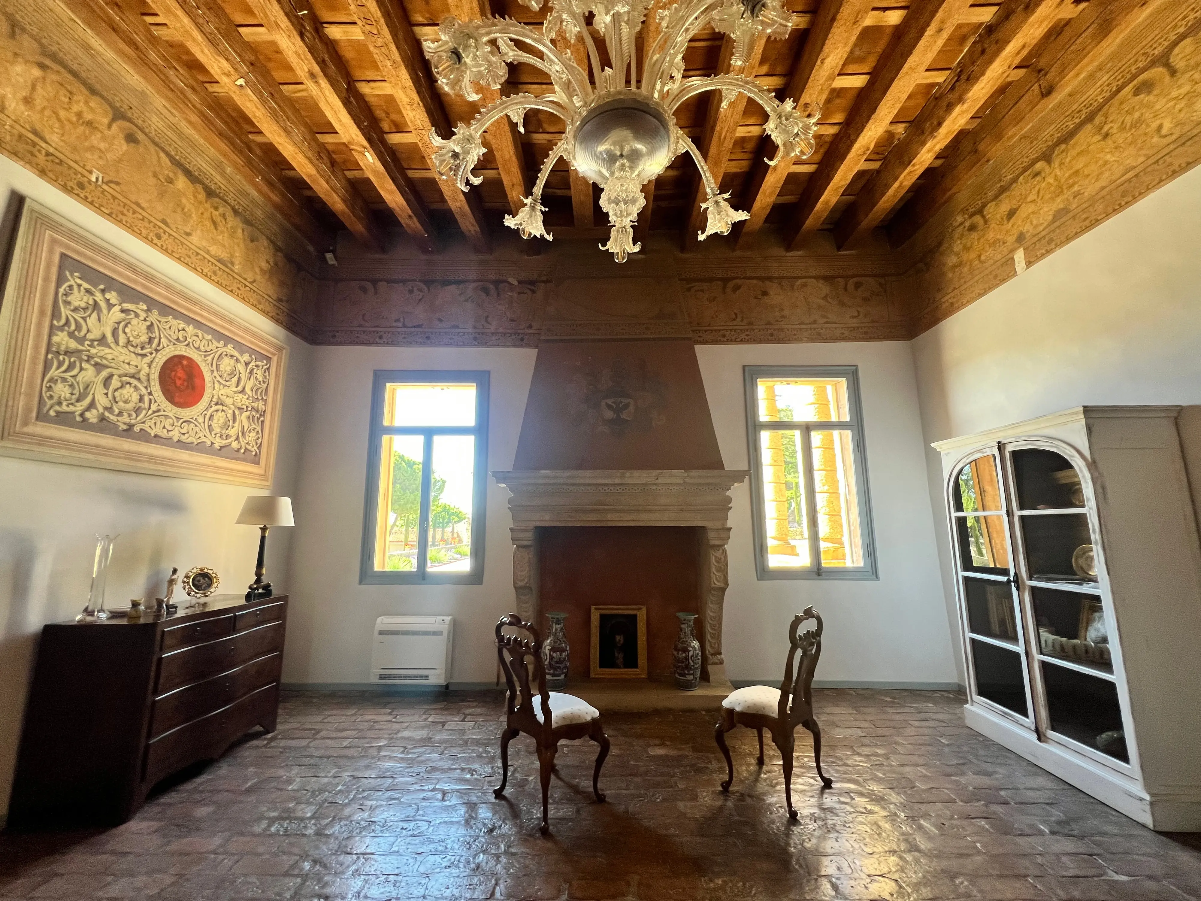 Si chiama Villa Priuli Crisanti ed è la nuova dimora dello scienziato giunto in Veneto dall'Imperial College di Londra e divenuto famoso durante il periodo del Covid. Dopo due anni di lavori è stata ristrutturata e aperta alla comunità di Val Liona, piccolo comune ai piedi dei colli Berici. Il Fai l'ha inserita nel percorso delle visite, come pure l'associazione Dimore storiche italiane (foto Enrico Ferro).