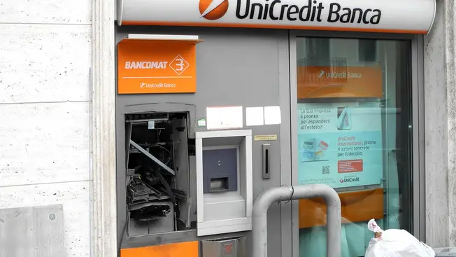 Monselice, 13.12.2012 Assalto al bancomat Unicredit di Monselice. nella foto: il bancomat a mezzogiorno ph. Zangirolami