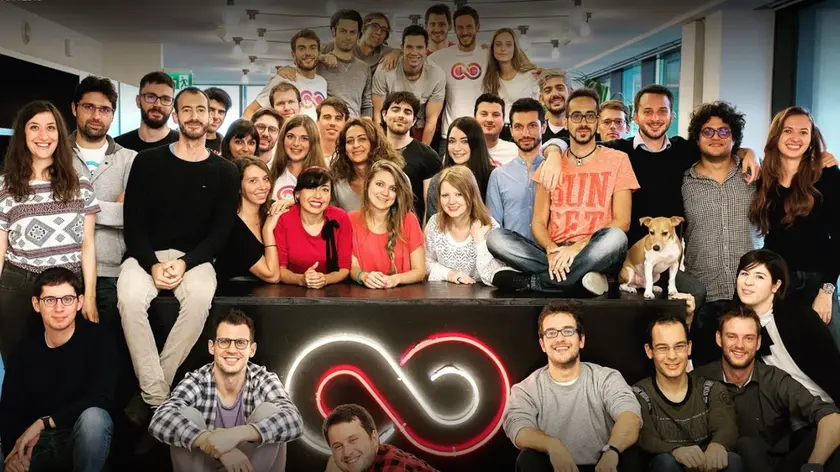 Lo staff di Bending Spoons al completo qualche tempo fa nella sede milanese