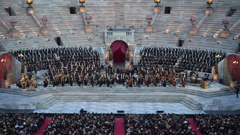 Un momento della serata per celebrare la grande opera italiana, patrimonio mondale dell'umanità, all'Arena di Verona, 07 giugno 2024. NPK ANSA / Ufficio stampa Fondazione Arena di Verona +++ ANSA PROVIDES ACCESS TO THIS HANDOUT PHOTO TO BE USED SOLELY TO ILLUSTRATE NEWS REPORTING OR COMMENTARY ON THE FACTS OR EVENTS DEPICTED IN THIS IMAGE; NO ARCHIVING; NO LICENSING +++ /// A handout picture, provided by Arena di Verona Foundation Press Office, shows a moment of the event to celebrate the great Italian opera, World Heritage of humanity, at the Arena of Verona, Italy, 07 June 2024. NPK ANSA / Arena di Verona Foundation Press Office handout +++ ANSA PROVIDES ACCESS TO THIS HANDOUT PHOTO TO BE USED SOLELY TO ILLUSTRATE NEWS REPORTING OR COMMENTARY ON THE FACTS OR EVENTS DEPICTED IN THIS IMAGE; NO ARCHIVING; NO LICENSING +++