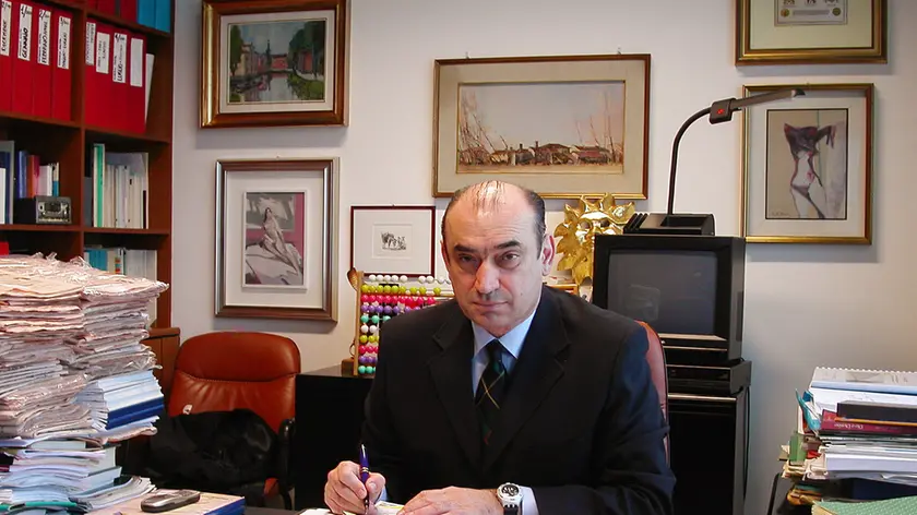 Il segretario della Cgia di Mestre Giuseppe Bortolussi. "L'aumento delle tasse locali stabilito dalla manovra del Governo garantira' allo Stato un surplus di gettito di 13,2 miliardi di euro: 11 mld con Ici e Imu dai Comuni, 2,2 mld dalle Regioni con l'aumento della addizionale Irpef. Ma questi soldi - ha detto oggi Bortolussi - finiranno nelle casse dello Stato''. ANSA / US