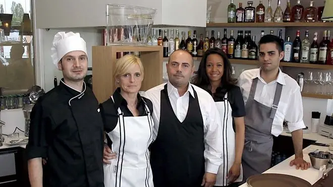 BARSOTTI - BAR BOSCHETTI. DA SX: MATTEO, MERY, DIEGO, ILSAR, GABRIELE