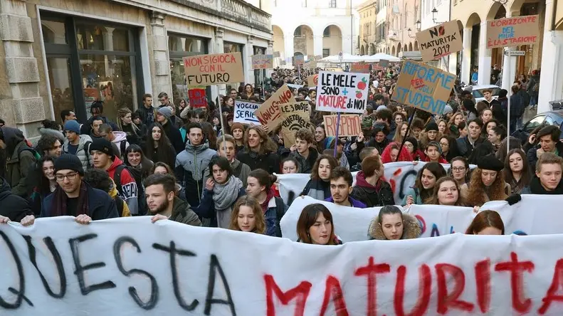 MARIAN - AGENZIA BIANCHI - PADOVA - MANIFESTAZIONE STUDENTI