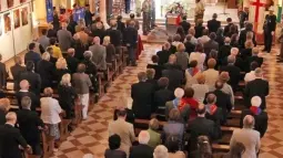 Il funerale e la copertina del libro scritto da Luigi Liccardo