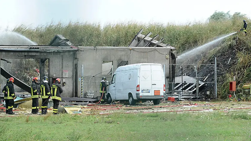 Segato, AG. ZANGIROLAMI, 24 Ago 15 Scoppio di un deposito di petardi / fuochi artificiali in via Vascon a Megliadino S. Vitale. Nella foto: così si e' presentata la zona dell'esplosione Ph. Zangirolami