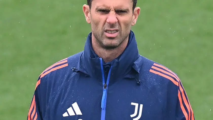 Juventus coach Thiago Motta during training on the eve of the Uefa Champions League match against Manchester City at Continassa in Turin, Italy, 11 December 2024 ANSA/ALESSANDRO DI MARCO