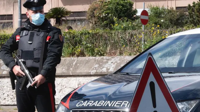 Controlli dei carabinieri per le verifiche circa il rispetto della normativa anti Covid in vista delle imminenti festività Natalizie e di fine anno a Roma, 4 dicembre 2020. ANSA/UFFICIO STAMPA CARABINIERI +++ NO SALES, EDITORIAL USE ONLY ++