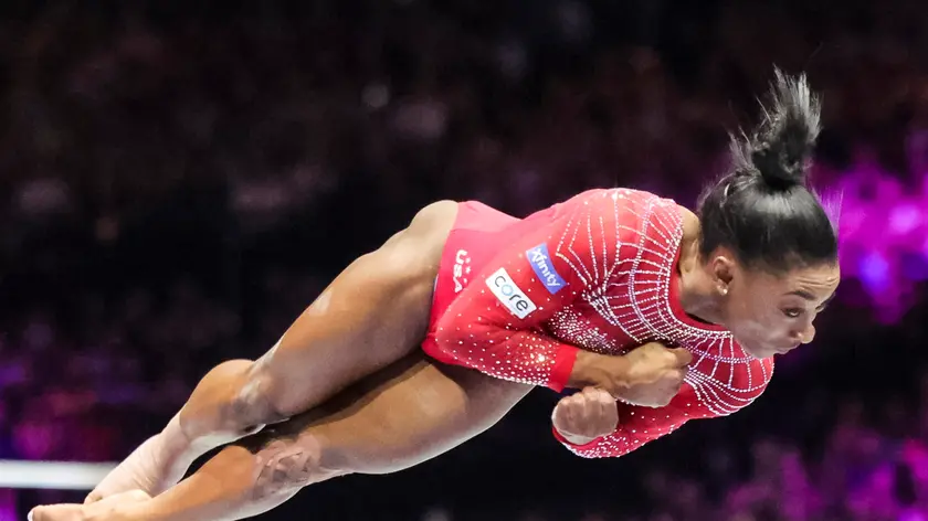 epa10905365 Simone Biles of the United States performs in the Women's Vault Final at the Artistic Gymnastics World Championships in Antwerp, Belgium, 07 October 2023. EPA/OLIVIER MATTHYS