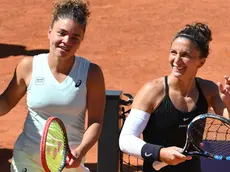 Sara Errani (R) and Jasmine Paolini (L) of Italy celebrate after winning their women's double semi final match against Caroline Dolehide and Desirae Krawczyk of USA (not pictured) at the Italian Open tennis tournament in Rome, Italy, 17 May 2024. ANSA/ETTORE FERRARI