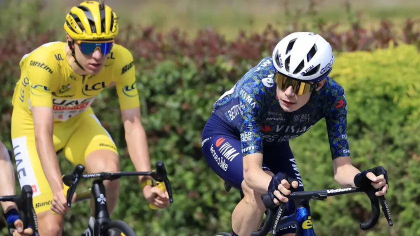 epa11476039 Yellow jersey Slovenian rider Tadej Pogacar (L) of UAE Team Emirates and Danish rider Jonas Vingegaard of Team Visma Lease a Bike in action during the 14th stage of the 2024 Tour de France cycling race over 151km from Pau to Saint-Lary-Soulan Pla d'Adet, France, 13 July 2024. EPA/GUILLAUME HORCAJUELO