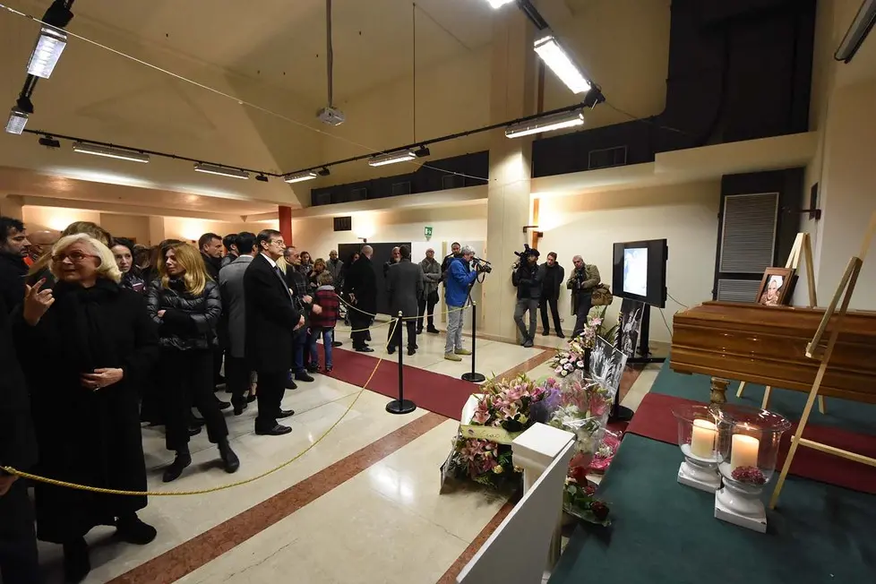 DINELLO - DINO TOMMASELLA - SAN DONA' DI PIAVE - FUNERALE MORIA ORFEI- IL MARITO NONES WALTER CON IO FIGLIO STEFANO E LARA