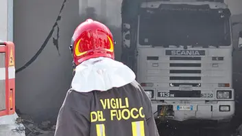 BELLUCO - FOTOPIRAN - VIGONOVO - SMASSAMENTO INCENDIO DITTA DE ZUANI