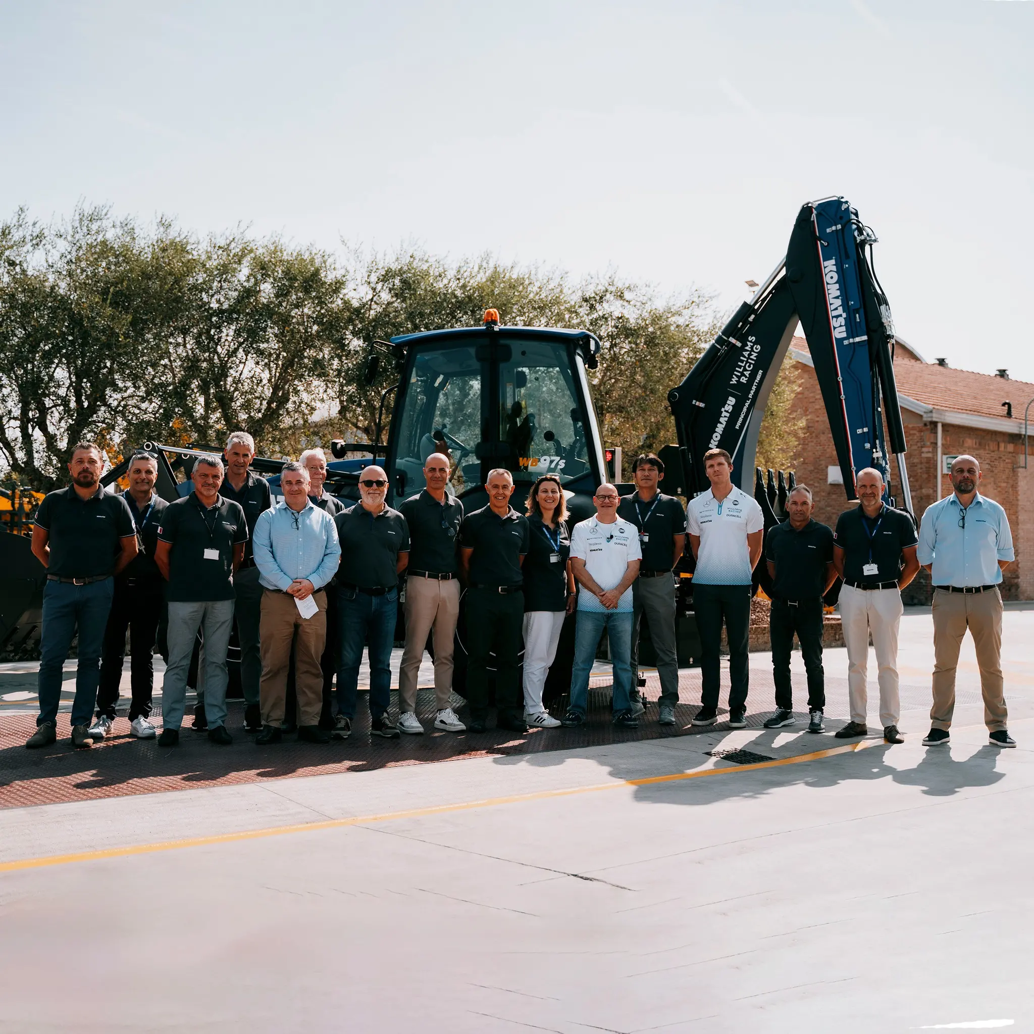 Villeneuve ospite di Komatsu Italia a Este (dalla pagina Facebook di Komatsu Italia)