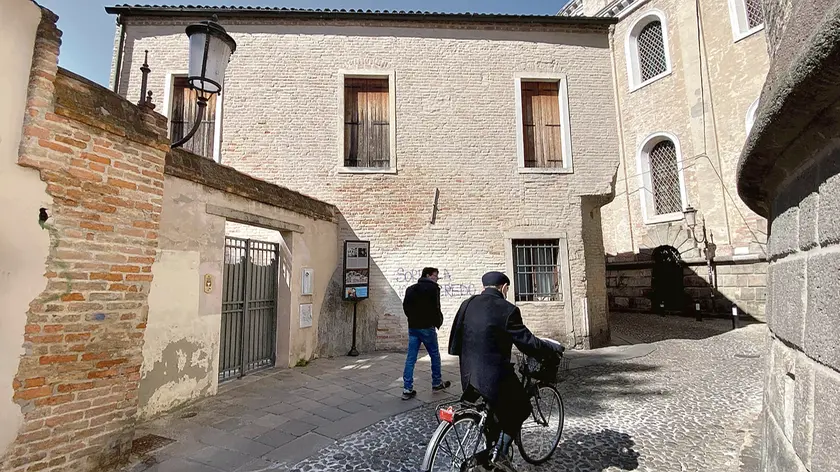 La casa del Petrarca in via Dietro Duomo è una delle dimore inaccessibili che potrebbero essere un richiamo turistico