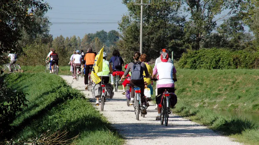 MIRA:..AMICI DELLA BICICLETTA..08/10/2006 © LIGHTIMAGE -