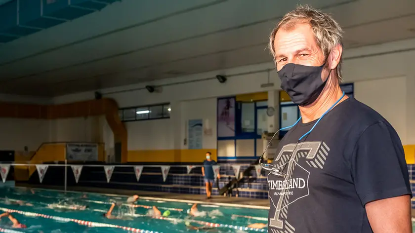 Monselice (PD) 29 ottobre 2020. Allenamenti consentiti agli agonisti della piscina di Monselice. Nella foto: Marco Canova, gestore della piscina di Monselice accanto alla piscina dedicata all'attività agonistica