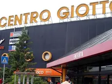 PD 28 maggio 2004 G.M...Centro Giotto e Auchan...(TOSATTO) Centro Giotto e Auchan - Tosatto