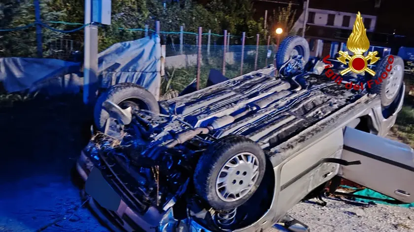 La Fiat Punto ribaltata