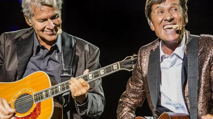 Claudio Baglioni (S) e Gianni Morandi (D) in una foto foto di scena, al Centrale del Foro Italico di Roma, per l'avvio dell'avventura musicale dei "Capitani Coraggiosi". Roma, 9 settembre 2015. ANSA / ANGELO TRANI / Ufficio Stampa Goigest / HO / +++ ANSA PROVIDES ACCESS TO THIS HANDOUT PHOTO TO BE USED SOLELY TO ILLUSTRATE NEWS REPORTING OR COMMENTARY ON THE FACTS OR EVENTS DEPICTED IN THIS IMAGE; NO ARCHIVING; NO LICENSING +++