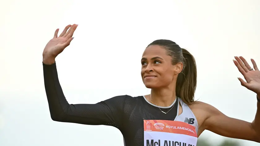 epa10111808 Sydney McLaughlin of the US celebrates after winning the women's 400m hurdles race at the Gyulai Istvan Memorial Hungarian Grand Prix athletics meeting in Szekesfehervar, Hungary, 08 August 2022. EPA/Tamas Vasvari HUNGARY OUT