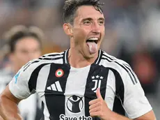 Juventus' Andrea Cambiaso jubilates after scoring the gol (3-0) during the italian Serie A soccer match Juventus FC vs Como 1907 at the Allianz Stadium in Turin, Italy, 19 August 2024 ANSA/ALESSANDRO DI MARCO