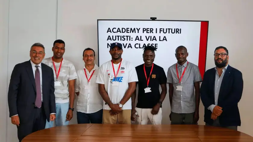 Alcuni dei richiedenti asilo che saranno inseriti nella scuola di formazione autisti di BusItalia Veneto