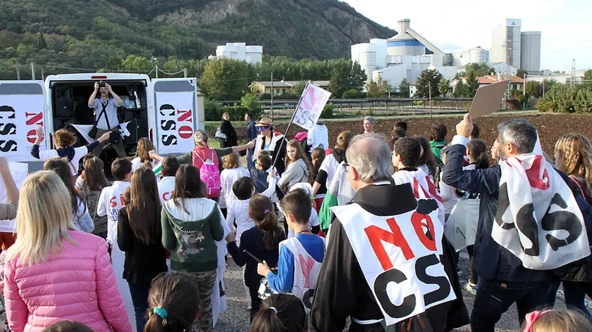Bottin - Ag. Zangirolami - 15/10/16 - Monselice.Manifestazione per le vie del centro del comitato “NO CSS”.Nella foto: il corteo.ph. Zangirolami..