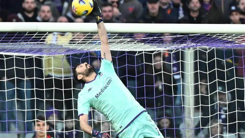 Fiorentina's goalkeeper Pietro Terracciano in action during the Italian serie A soccer match ACF Fiorentina vs Hellas Verona at Artemio Franchi Stadium in Florence, Italy, 17 December 2023 ANSA/CLAUDIO GIOVANNINI