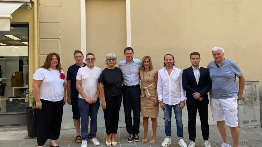 I sindaci Matteo Pajola, Giorgia Bedin e Elvy Bentani con i vertici del gruppo di pallavolo