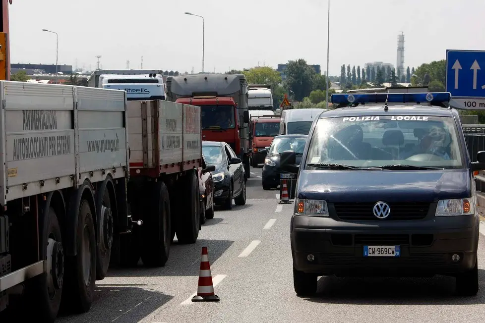 BARON - AGENZIA BIANCHI - PADOVA - INCIDENTE IN TANGENZIALE