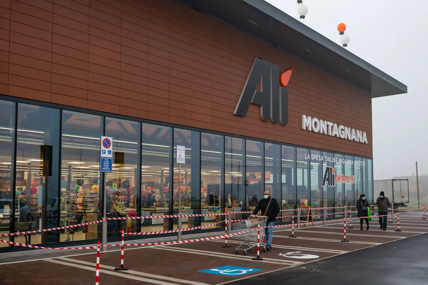 Montagnana (PD), 21 gennaio 2021. Inaugurazione Supermercato Ali a Montagnana. Nella Foto: esterno del nuovo Alì di Montagnana