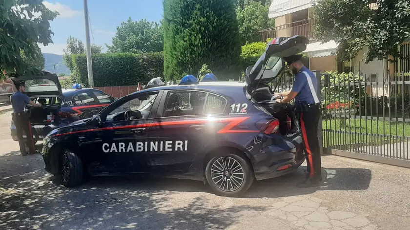 I carabinieri sul luogo dove ha perso la vita il ciclista