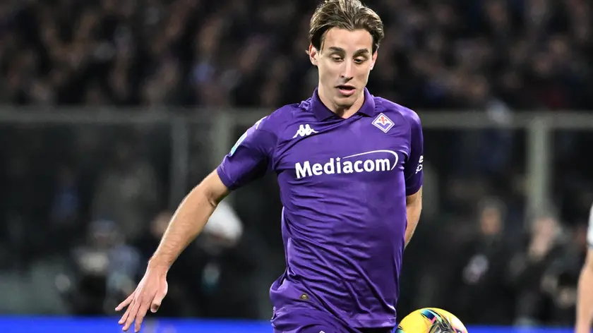 Fiorentina's midfielder Edoardo Bove in action during the Italian serie A soccer match ACF Fiorentina vs Inter Milan at Artemio Franchi Stadium in Florence, Italy, 01 December 2024. Bove felt sick and suddenly collapsed to the ground. He was taken to hospital and the game was suspended. ANSA/CLAUDIO GIOVANNINI