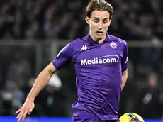 Fiorentina's midfielder Edoardo Bove in action during the Italian serie A soccer match ACF Fiorentina vs Inter Milan at Artemio Franchi Stadium in Florence, Italy, 01 December 2024. Bove felt sick and suddenly collapsed to the ground. He was taken to hospital and the game was suspended. ANSA/CLAUDIO GIOVANNINI
