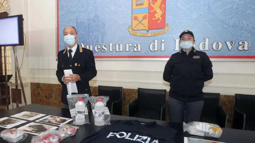CESARO -AGENZIA BIANCHI-PADOVA - CONFERENZA STAMPA IN QUESTURA