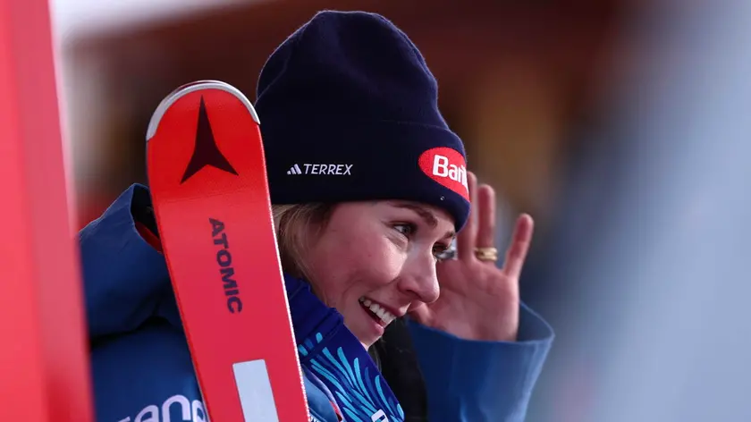 epa11736235 Mikaela Shiffrin of United States reacts in the finish area during the second run of the Women's Slalom race of the FIS Alpine Skiing World Cup in Gurgl, Austria, 23 November 2024. EPA/ANNA SZILAGYI